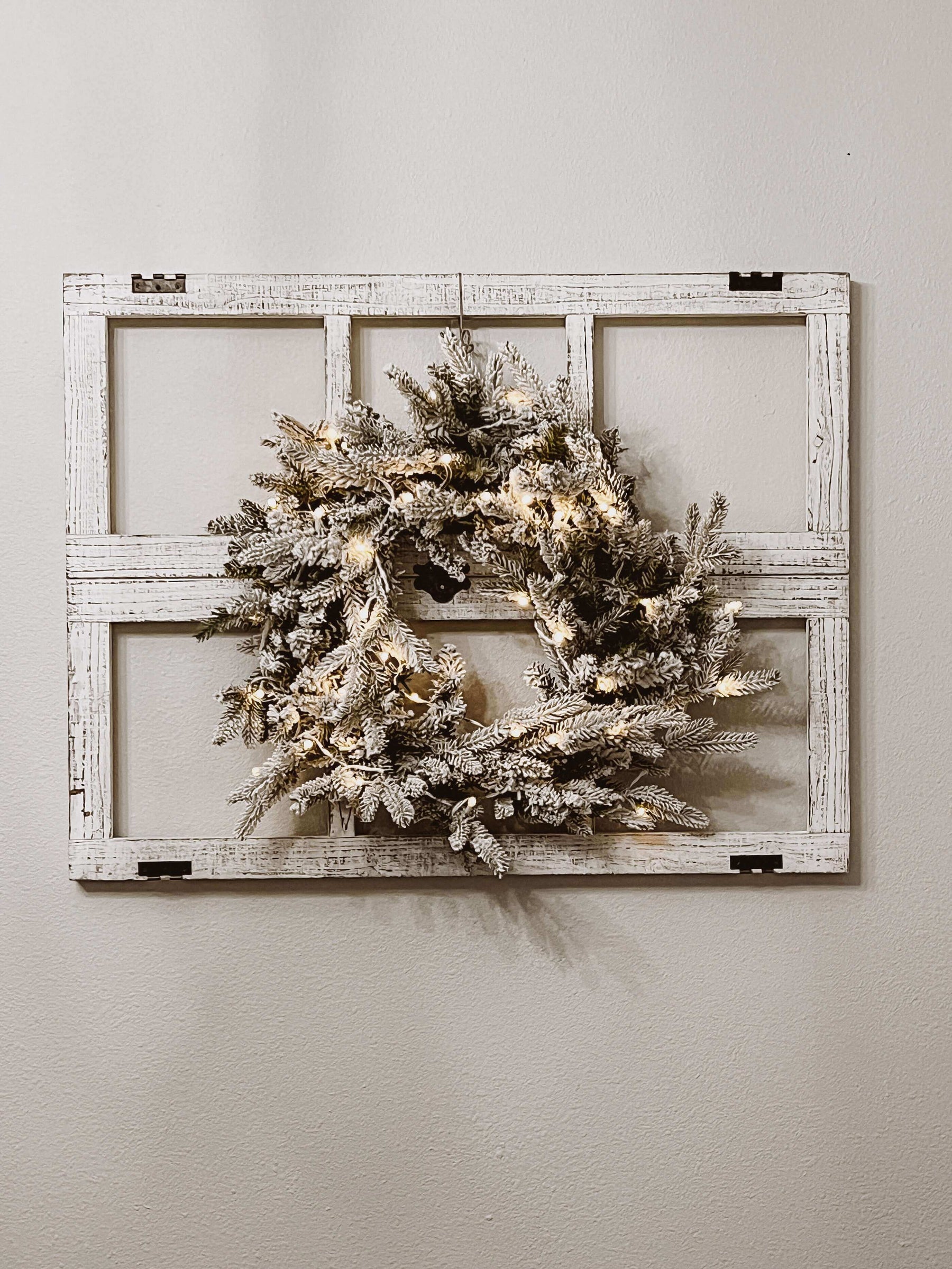 Guirlanda Queen Flock® de 24" com luzes LED brancas quentes (alimentada por bateria)