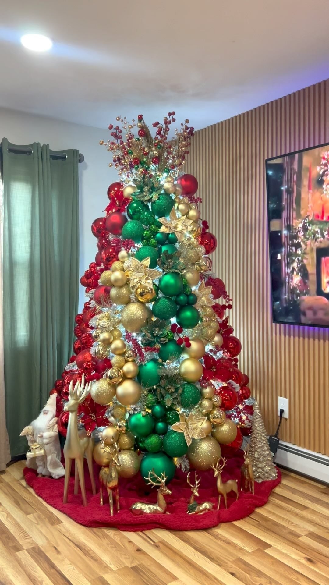 Árvore Tradição Real Vermelho, Verde & Dourado 2,00m