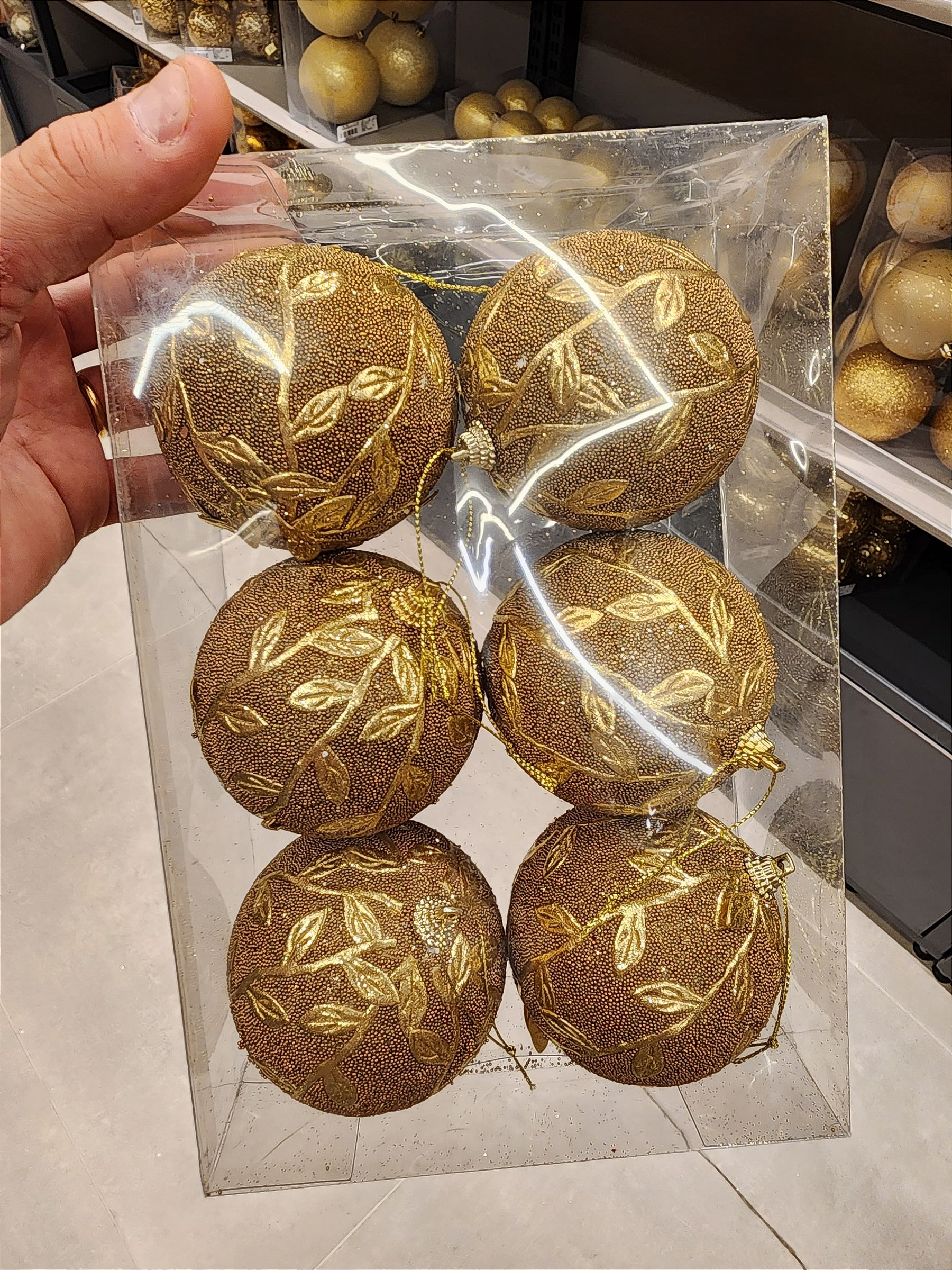 Bola trabalhada com folhas de ouro 8cm 6 unidades