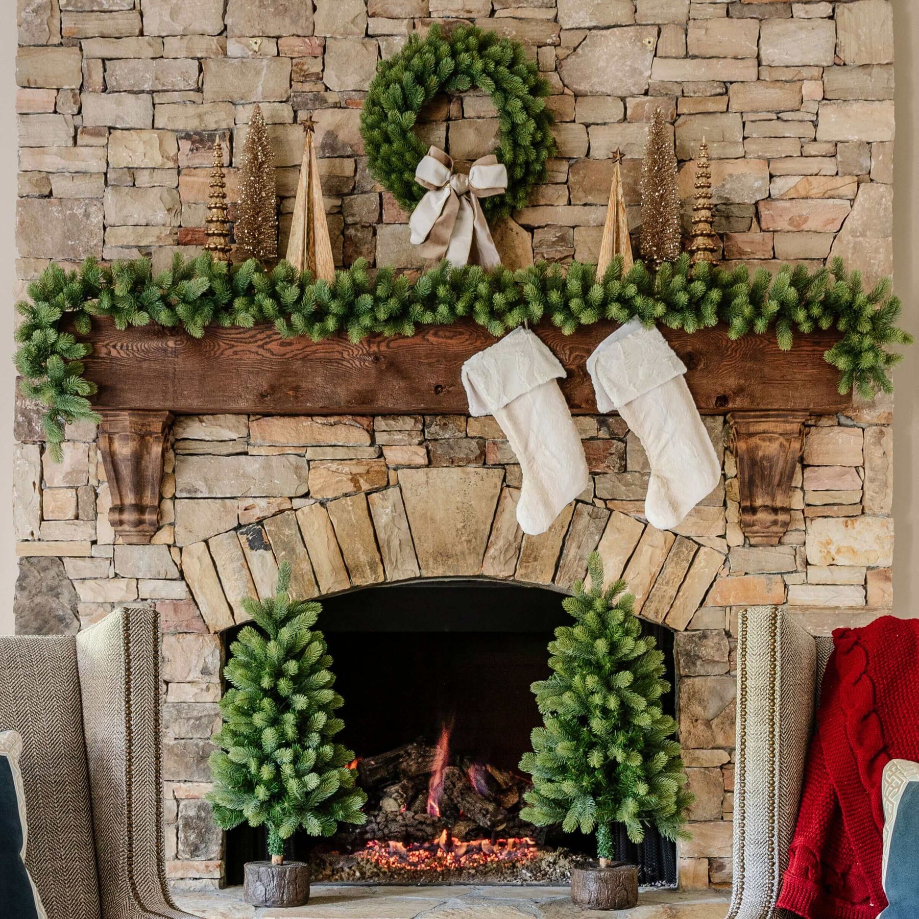 Conjunto de 4 peças da Royal Fir Collection com luzes LED brancas quentes (alimentado por tomada)