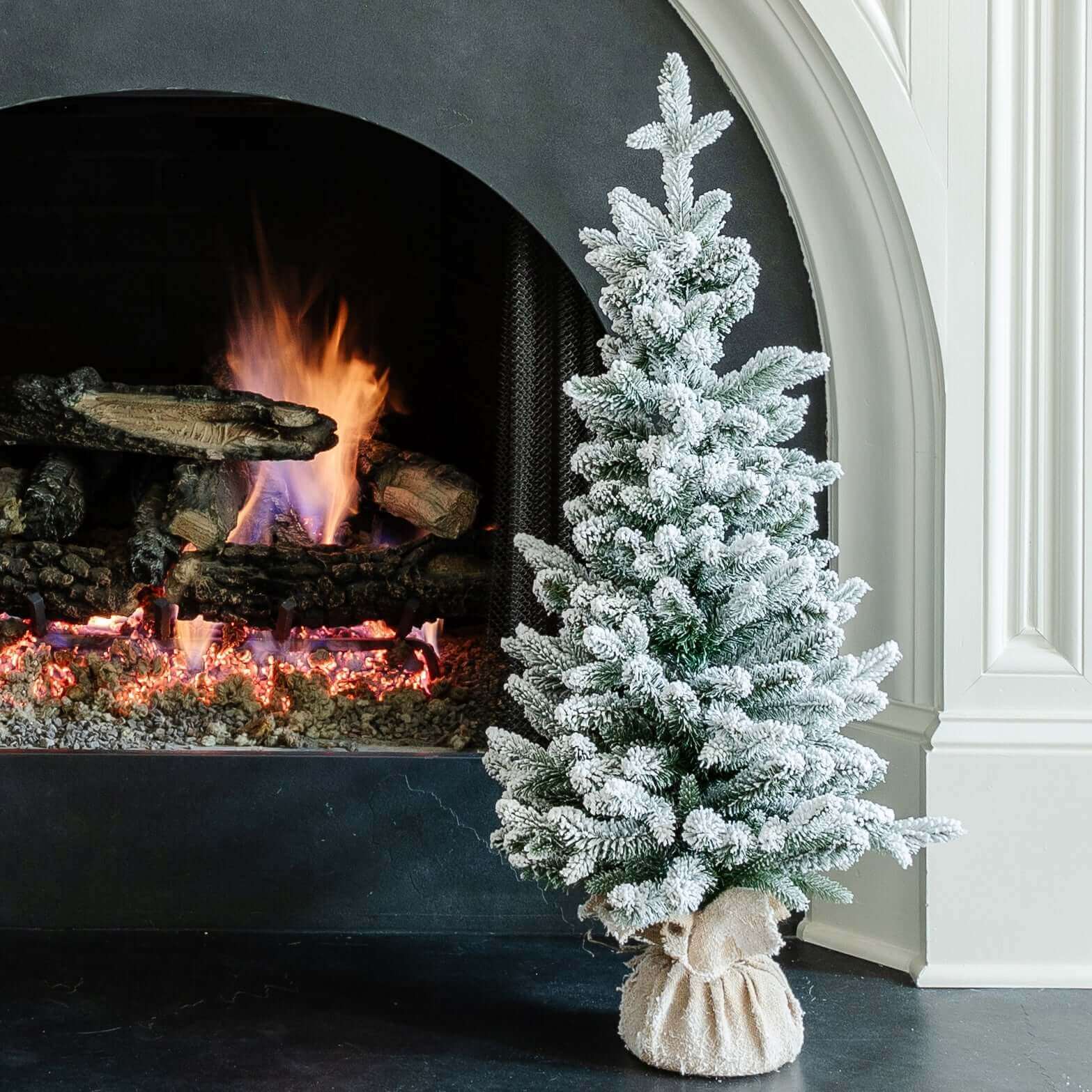 Árvore de Natal artificial de mesa Queen Flock® de 3 pés com 50 luzes LED brancas quentes