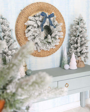 Guirlanda King Flock® de 24" com luzes LED brancas quentes (alimentada por bateria)