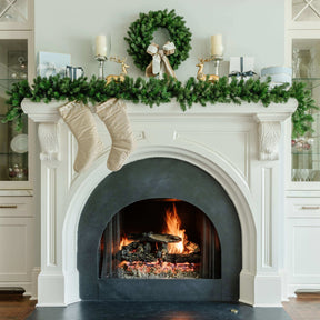 Guirlanda de abeto King Fraser de 24" com luzes LED brancas quentes (funciona com pilhas)