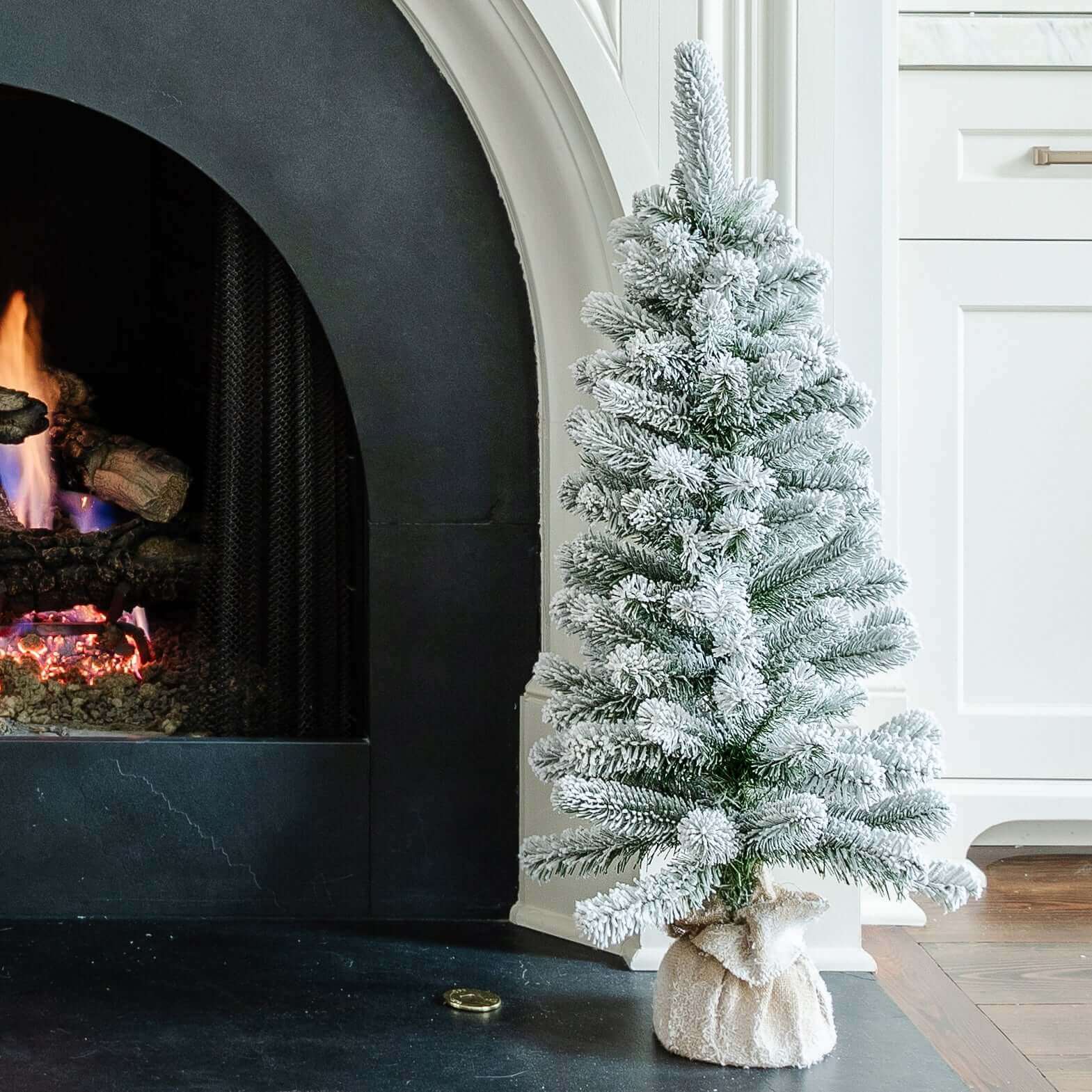 Árvore de Natal artificial de mesa King Flock® de 3 pés com 50 luzes LED brancas quentes