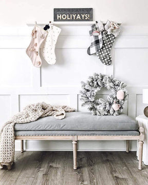 Guirlanda King Flock® de 24" com luzes LED brancas quentes (alimentada por bateria)