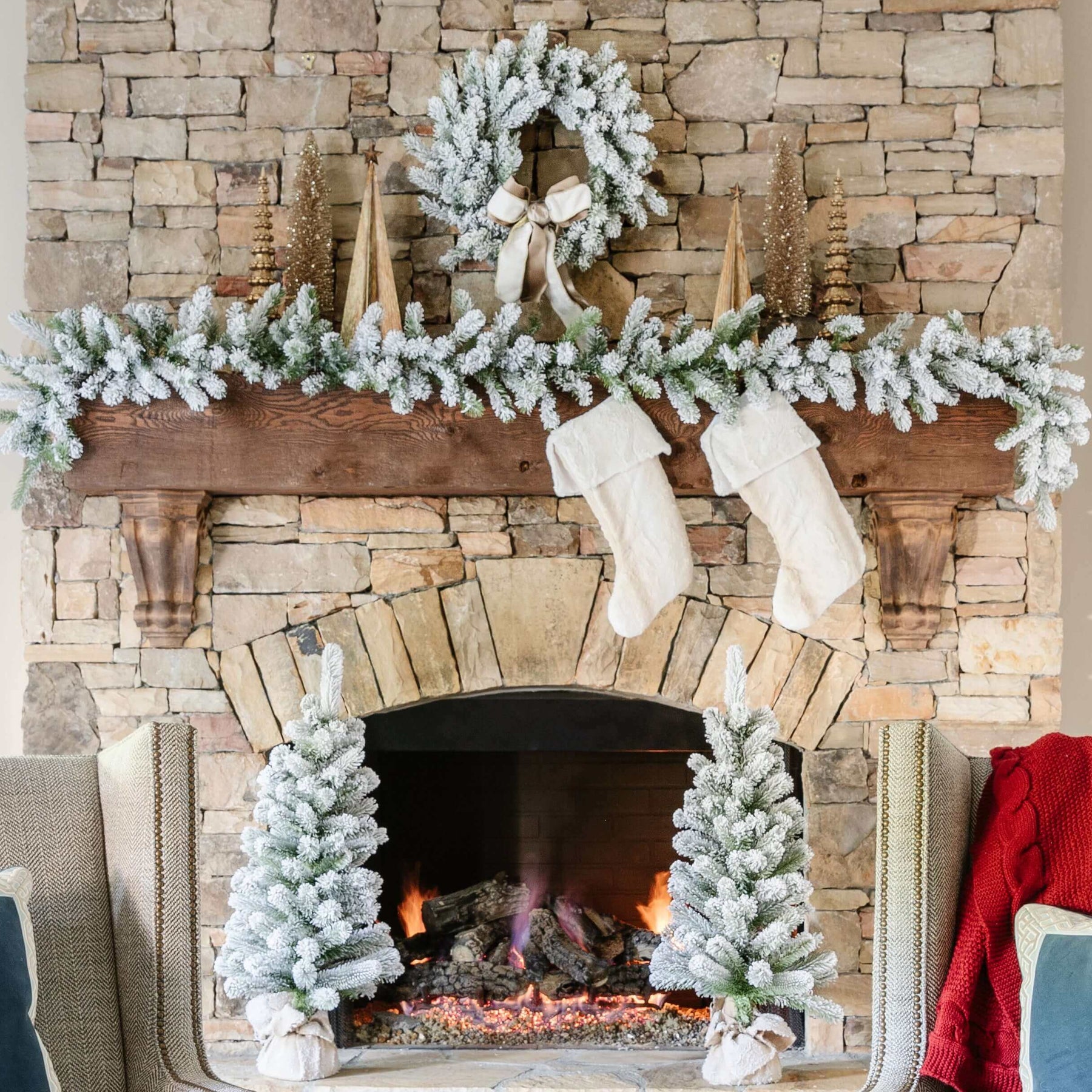 Conjunto de 4 peças da coleção King Flock® com luzes LED brancas quentes (funcionamento por tomada ou bateria)