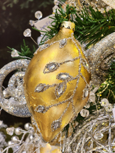 Pendente ornamento vidro soprado pino dourado 14cm