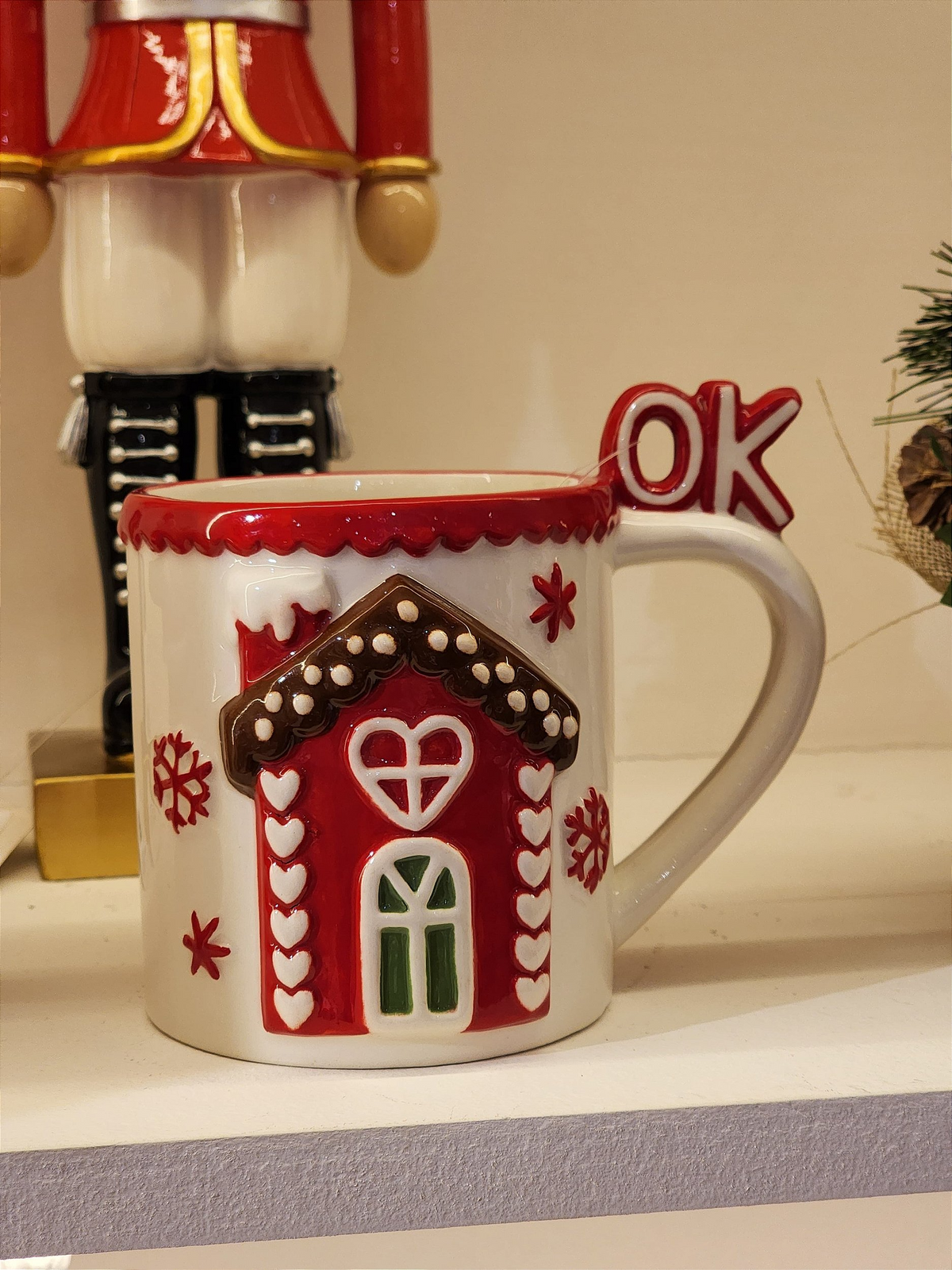 Caneca decorativa casa Ginger vermelho e bege 13cm