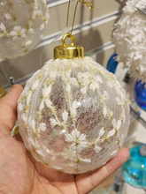 Bola Decorada Branca delicada 10cm 3 unidades