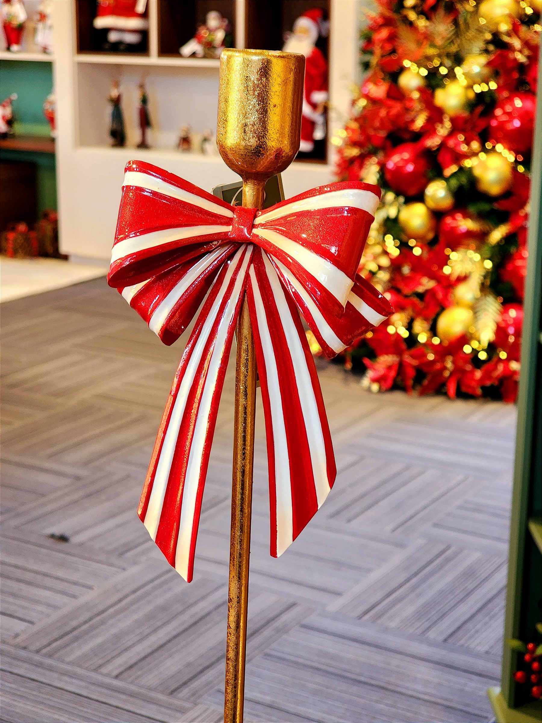 Castiçal em metal com laço vermelho e branco 35cm